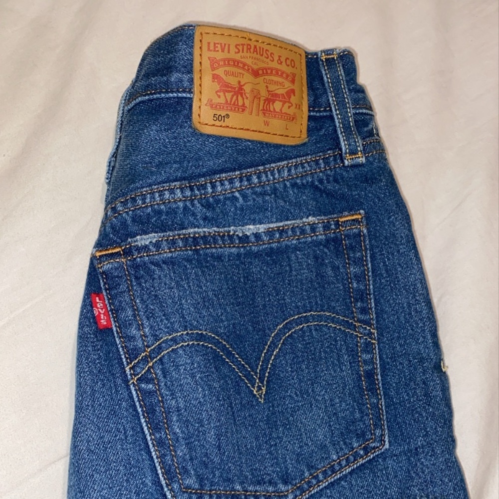 501 Levi’s Jean Shorts - Picture 3 of 5